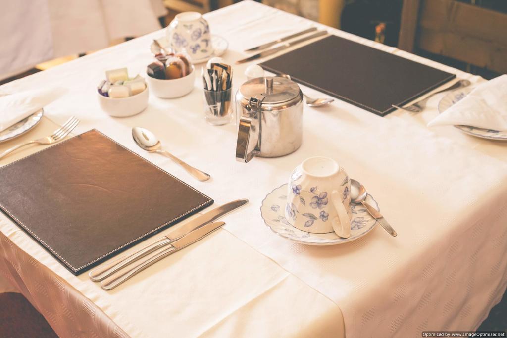 Weycroft Mill House Bed And Breakfast Аксмінстер Екстер'єр фото