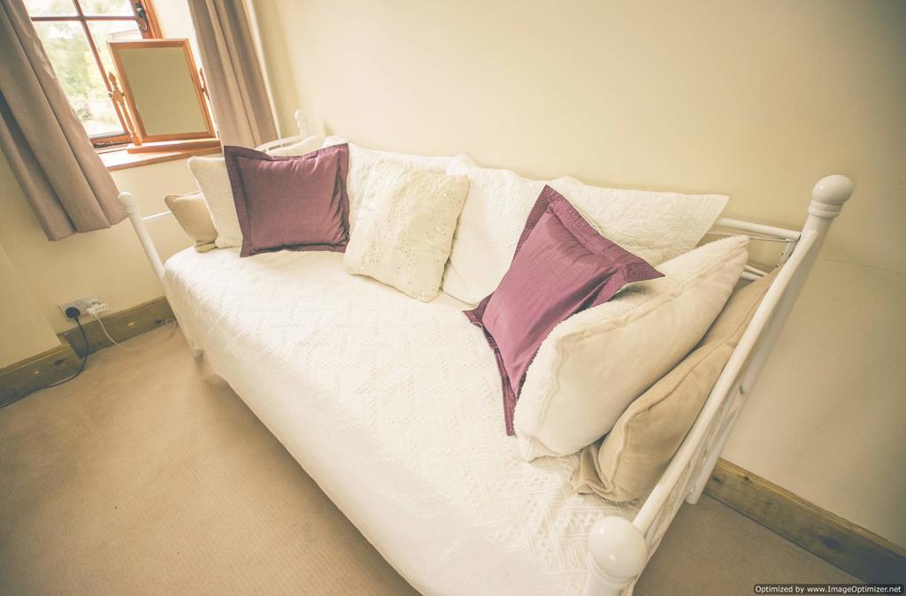 Weycroft Mill House Bed And Breakfast Аксмінстер Номер фото